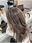 ハイライトミディアムヘア暗めカラーオリーブグレー