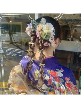 ブレス ヘアー リーベ(Bless HAIR Liebe) 10代20代大人気♪ツイン編み下ろしアレンジ特別なイベントに◎