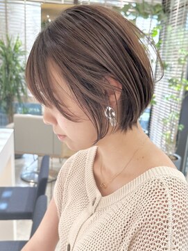 stair : case ginza7【ステアケース】 大人かわいい丸みショートボブ耳かけ　前下がりショート