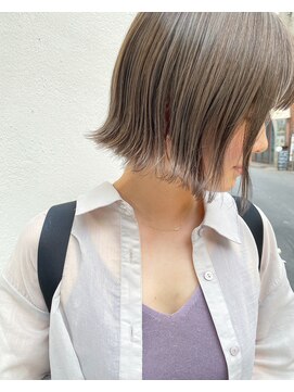 アペット(Appet) ラベンダ-ベージュの外ハネミニボブ