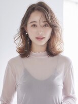 ふんわりくびれミディアム/外ハネヘアレイヤーカット前髪なし