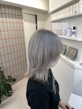 ペレ 渋谷(PELE) 黒髪/グレーベージュ/レイヤーロング/前髪パーマ/渋谷