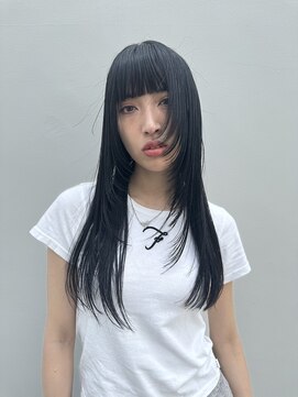 アデ オモテサンドウ(ade omotesando) 顔まわりに入れたレイヤーをストレートで作る黒髪スタイル