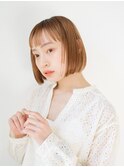 アッシュベージュカラー大人可愛い内巻き切りっぱなしミニボブ
