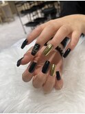 黒×ゴールドネイル