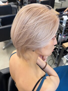 キラ 渋谷(KILLA) ダブルカラー/ハイトーン/ショート/ミルクティーベージュ