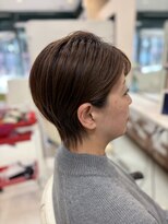モナミ美容室&nbsp;耳かけショートスタイル