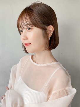 アグノス 青山(Agnos) 大人ガーリーダークアッシュミディアムレイヤーカット 小顔