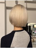 ホワイトブロンド　ハイトーンボブ