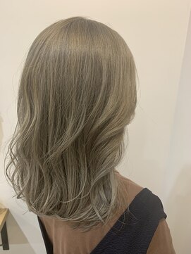 ロロネー 梅田(Lolonois) 【Lolonois梅田】ミルクティーベージュ☆（岡崎美咲）