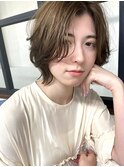 くびれショート・ひし形ヘア・立ち上げ前髪・アッシュベージュ