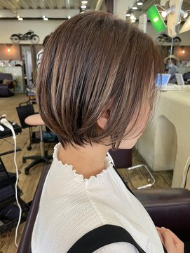 コワファーストナガサキシャンプーボーイ(COIFF1RST NAGASAKI SHAMPOO BOY) 大人くびれショート【コワファースト長崎】