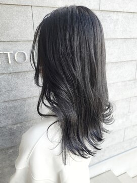 ゴットラトゥール(GOTTO LATOUR) ブルーグレージュ艶髪ふんわりカール小顔カットアッシュカラー