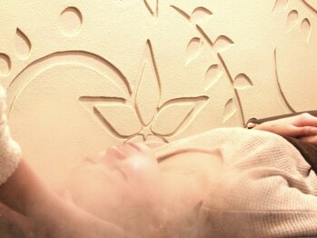 ヘッドサロン リズム(HEAD SALON rism)の写真/完全貸切×フラットなシャンプー台でくつろげる♪オージュアスパとアロマの香りで癒しのひとときを*