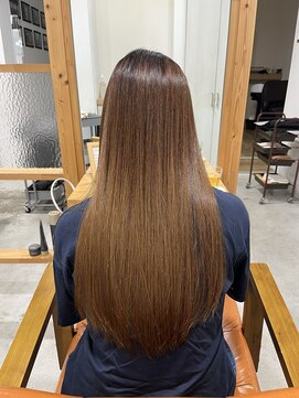 ジジ 宇都宮(Gigi) 黒髪/グレーベージュ/レイヤーロング/前髪パーマ/宇都宮鶴田