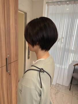 ガリカ 博多(Gallica) <ゲスト>見映えする後ろ姿、ひし形ショートにグレージュカラー