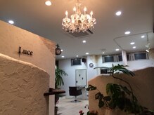 ヘアーアンドスパ ルーチェ(hair&spa Luce)の雰囲気（店内高級シャンデリアが皆様を温かく美しく照らします。《島田》）