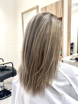 トゥエンティ(twenty) ミルクティーバレイヤージュ