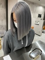 リッシュ(RISH)&nbsp;シルバーカラー/ブリーチ/ショートヘア/ショートボブ/20代#K4VJ