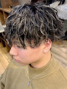 リット バイ フィフス 鹿児島中央駅店(Lit. by fifth) ツイストスパイラルパーマハイライトツイストパーマツーブロック