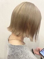 ジィップクリニカ(Zip clinica)&nbsp;ワンブリーチミルクティーベージュ 担当近森