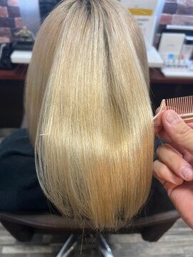 ヘアー リードレス(hair Re:dress) うるツヤホワイトブロンドベージュハイトーンストレート髪質改善