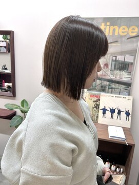 ルックアット(Look at) 【Look at】切りっぱなしボブオリーブベージュ