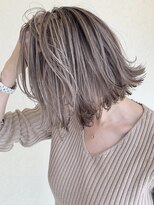 リード バイ ラグーン(LEAD by LAGOON)&nbsp;丸みショートボブヘアミルクティーベージュカラーグレイカラー