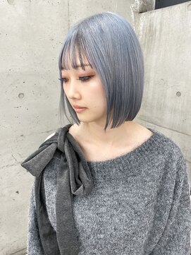 シイム(CYM) ブリーチカラー/シルバーアッシュ/ミディアムボブ