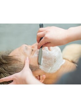 プロのシェービングで清潔感UP！青ひげ・剃り残し対策も◎男性特有のお悩みもお気軽に相談ください！