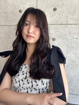 ラティ(Ratie) 大人っぽさと女性らしさを両立したロングレイヤースタイル