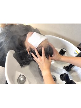 上質な「なごみスパシャンプー」で頭皮のツボをほぐして、すっきり整う癒しのひとときをお過ごしください。