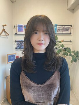 バトン(BATON) オリーブグレージュ×重めレイヤースタイル