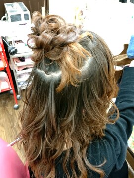 ヘアセットアップス(UP's) (＾◇＾)ゆるっと、ふわっと『クォーターお団子ハーフアップ♪』