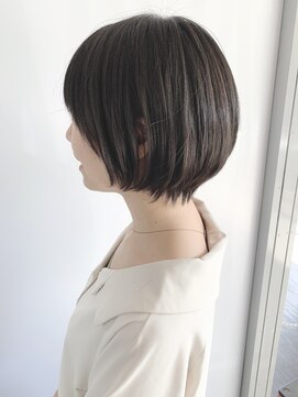 ステア ケース(stair case) 黒髪大人ショートボブ耳かけ丸みショート20代30代40代髪型