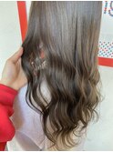 重く見えないロングヘア☆グレージュ人気は継続中♪