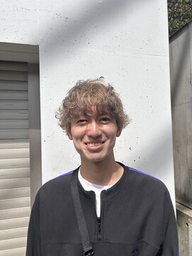 ロイジー(roijir) 【表参道　roijir】ハイトーンベージュ×癖生かしカット