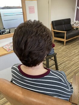 ナグモ美容室の写真/通常のカラーのほか、髪の傷みを抑えた髪質改善カラー、艶と纏まりを出すメテオカラーをご用意