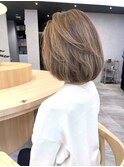 スジ感がキレイなミディアムボブ　　村田