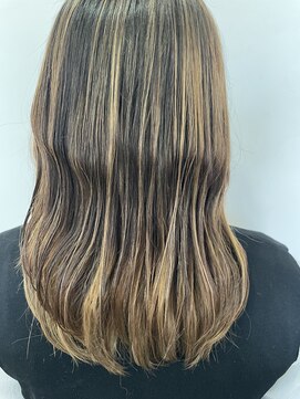 ヘアワークスルシア(HAIR WORKS LUCIA) ミディアムロング　アンブレラカラー