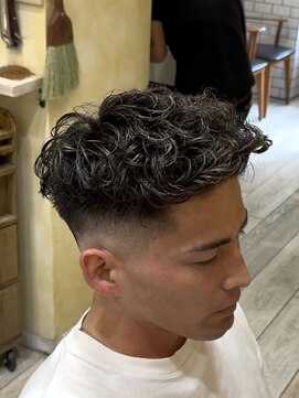 グルーマーズトウキョウ(GROOMER/S TOKYO) ハイライト＋ショートハーパー【外国人風パーマ　ハードパーマ】