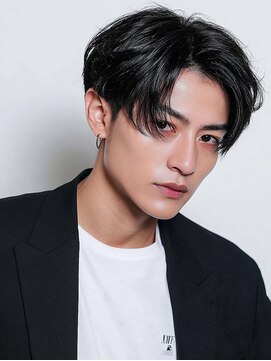 ヒュイル バイ ニアウ(Hwyl by Niau) フェザーパーマ/ケアブリーチ/テーパーフェードカット/眉毛