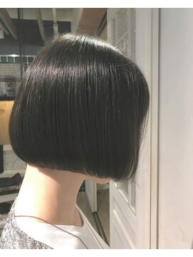 ヴァンクシー バイ ルナ(VANKCY by Luna) 【ネオリーブプラス】切りっぱなしボブ オン眉 マッシュウルフ