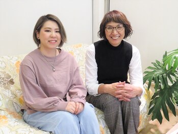 マミーコー 大野店(Mammy Co.)の写真/カットが得意で経験豊富な<原さん>カラーが得意な<谷口さん>ほっこり優しい雰囲気の二人だから話も弾む♪