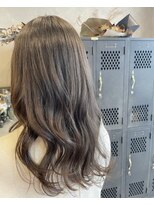 アチーブリス(achieve Liss)&nbsp;暗髪アッシュグレージュ ツヤ髪レイヤーウェーブロング