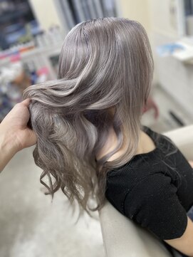 ロジーリリーヘアーズ(Rosy Lily hair's) ホワイトシルバーカラー