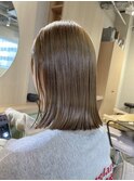 ぱつっとボブ　切りっぱなし　ベージュ