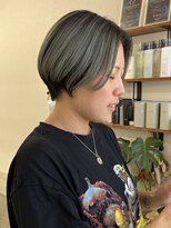 ソソ(soso)&nbsp;【soso 伊勢田】ハンサムショート×オリーブ【横浜/ブリーチ】