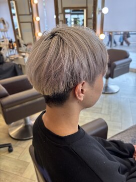 コワファースト 大分(COIFF1RST) ホワイトカラー