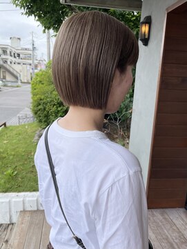 ヘア プロデュース キュオン(hair produce CUEON.) ミニボブ×ハイトーン×ミルクティーベージュ